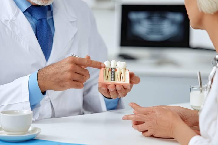 インプラント手術が怖い方へ|痛みを和らげる方法と当日の流れ